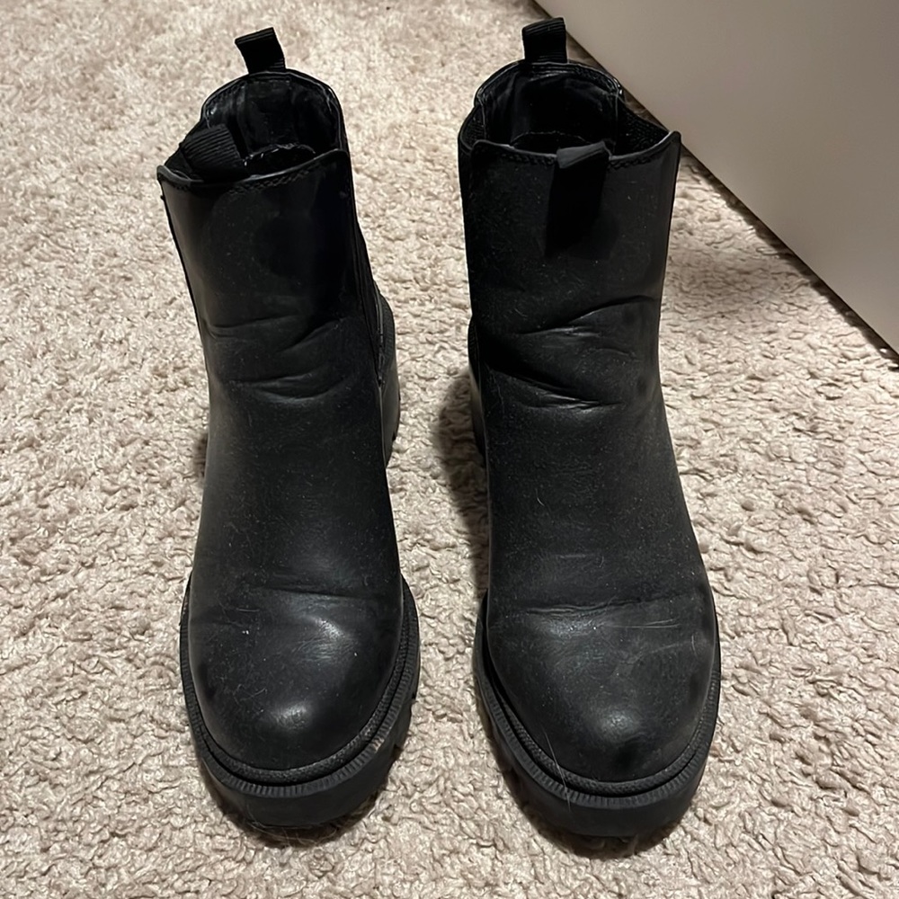 Lugged booties